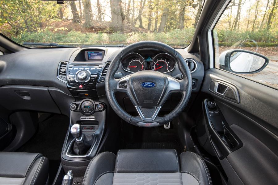 Торпедо Ford Fiesta ST Mountune MR230 2016 года  (UK) (фото 7 из 7)